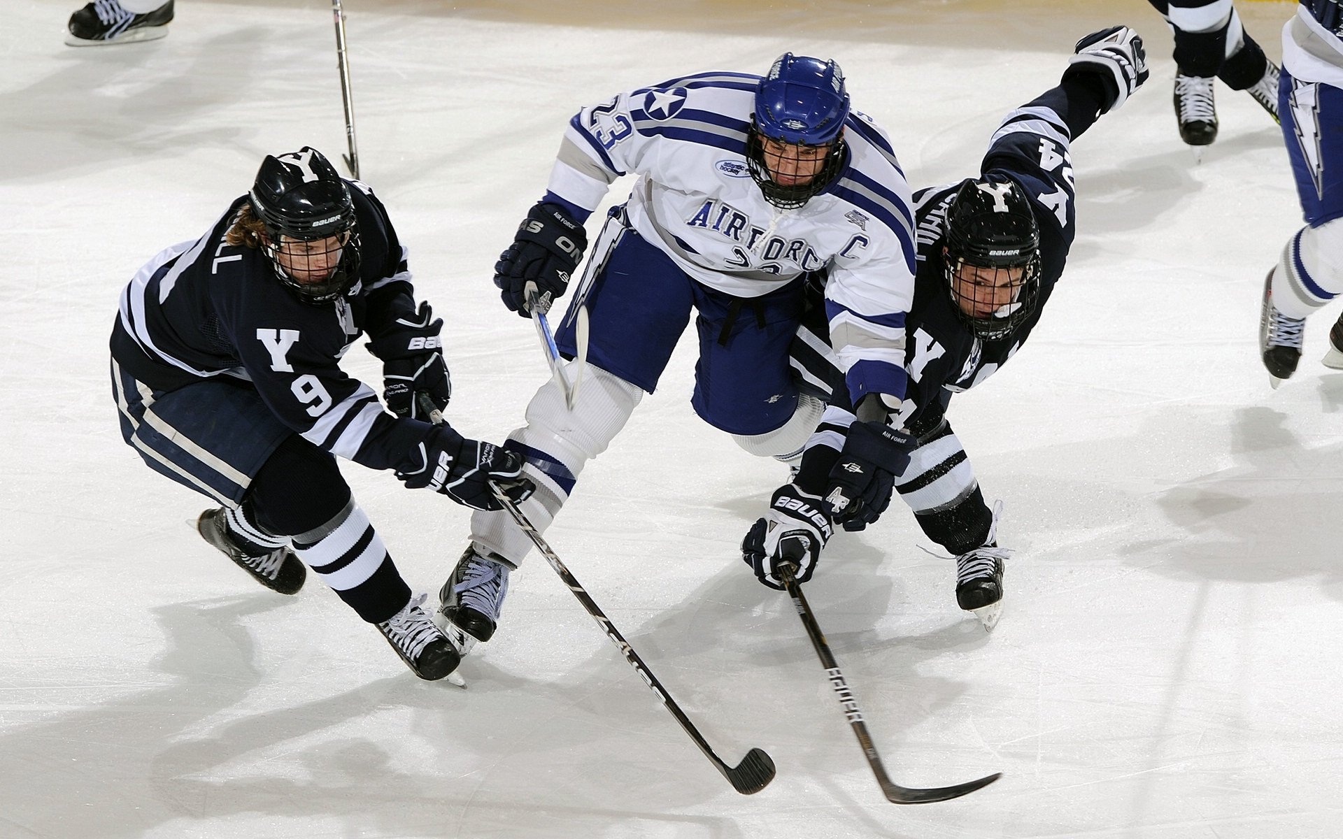 爱游戏多端接入-法甲：蒙彼利埃2-0胜斯特拉斯堡，门将多次救险，蒙彼利埃球员